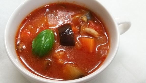 トマトベースの夏野菜スープ